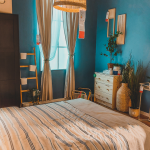 Agrandir une petite chambre : quelle couleur de peinture choisir ?
