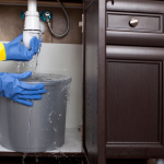 Comment colmater une fuite d’eau sous pression ?