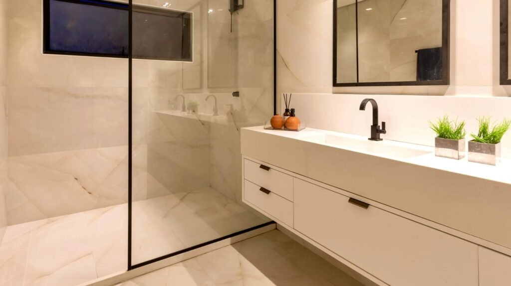 salle de bain en travertin