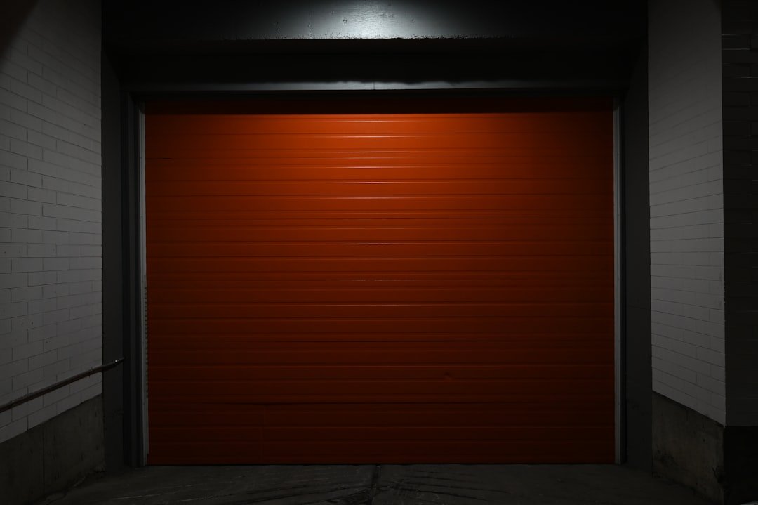 installation de porte de garage sectionnelle : service professionnel, durable et esthétique pour sécuriser et moderniser votre garage.