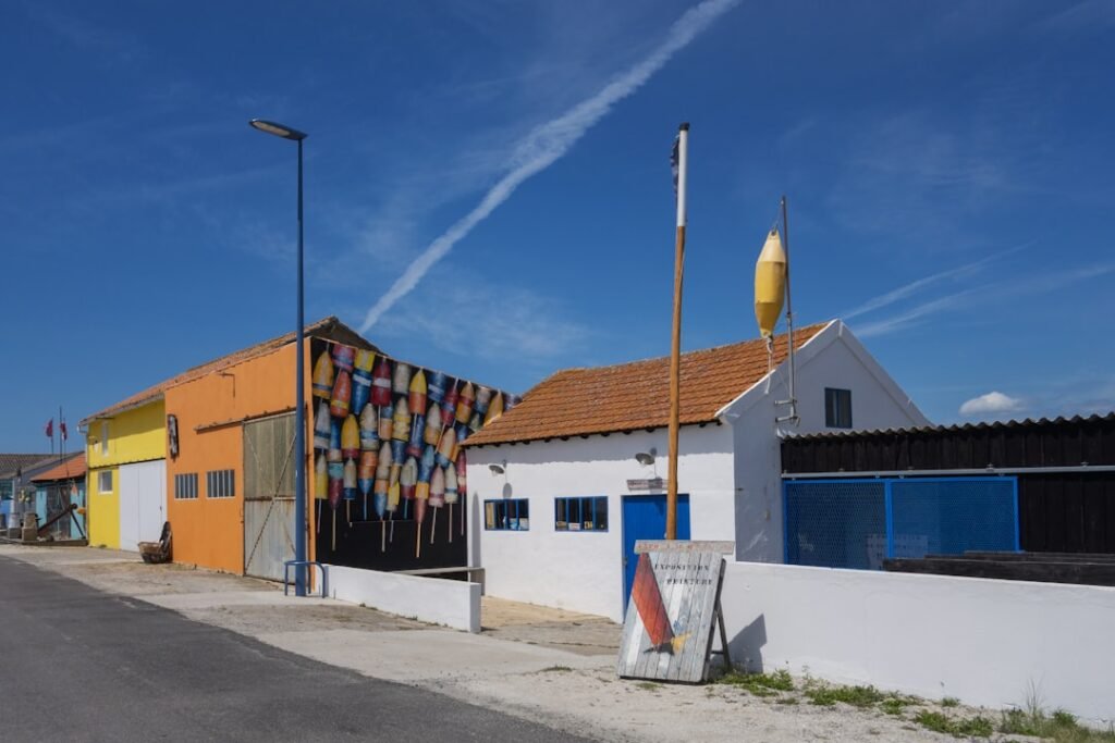 constructeur de maisons personnalisées en vendée, spécialisé dans la réalisation de projets sur mesure pour votre habitat unique et adapté à vos besoins.