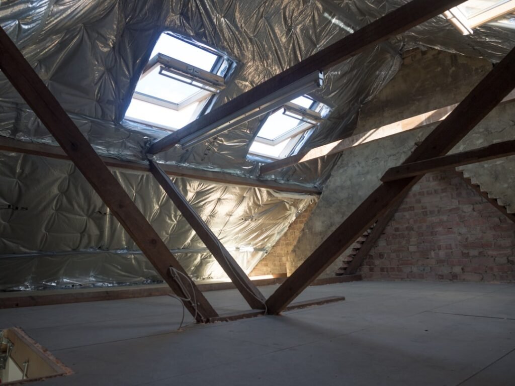 isolation thermique intérieure : améliorez le confort de votre habitat en réduisant les pertes de chaleur avec des solutions efficaces et durables.