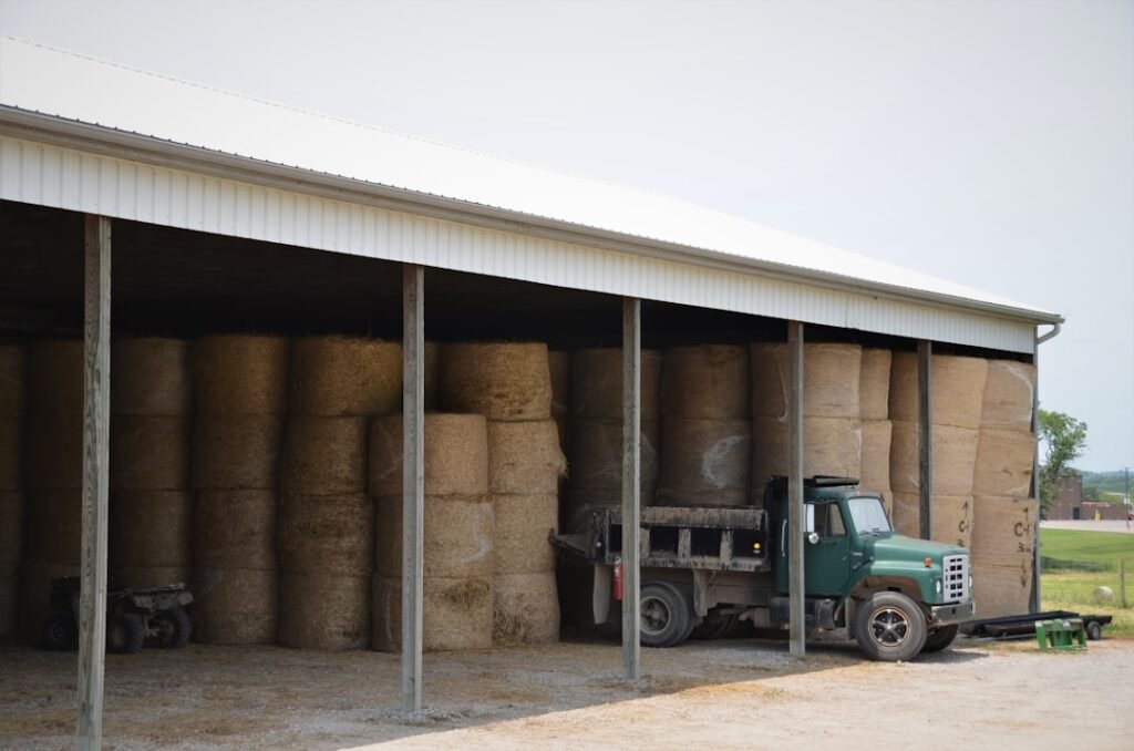 découvrez les prix de location des entrepôts agricoles, adaptés à vos besoins pour stocker matériel et récoltes en toute sécurité.