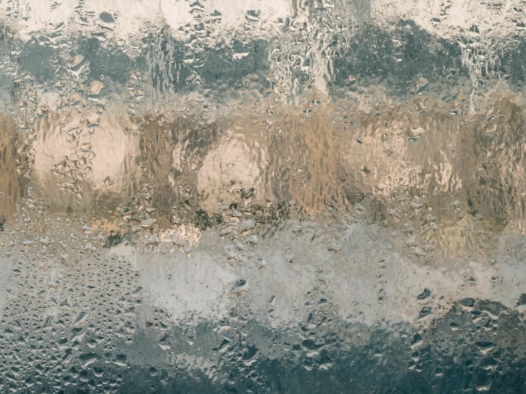 découvrez tout sur l'humidité : définition, effets, mesures et conseils pour gérer l'humidité dans votre environnement.