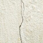 réparation de fissures dans les murs : solutions efficaces pour restaurer l’intégrité et l’esthétique de vos murs abîmés.