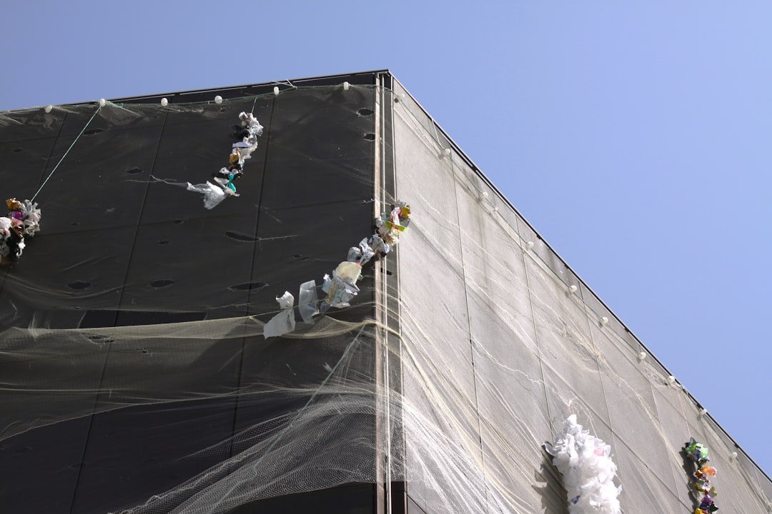 découvrez la membrane pare-air, une solution essentielle pour améliorer l'étanchéité à l'air des bâtiments, optimiser l'efficacité énergétique et protéger contre l'humidité.