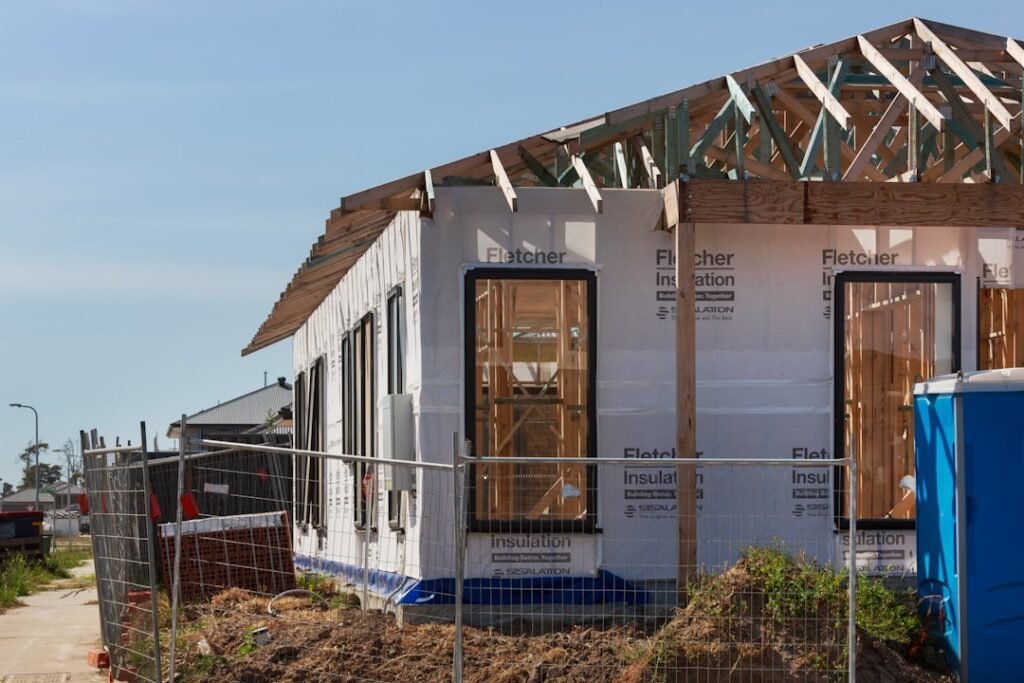découvrez notre membrane pare-air, une solution efficace pour améliorer l'étanchéité à l'air des bâtiments et optimiser l'efficacité énergétique.