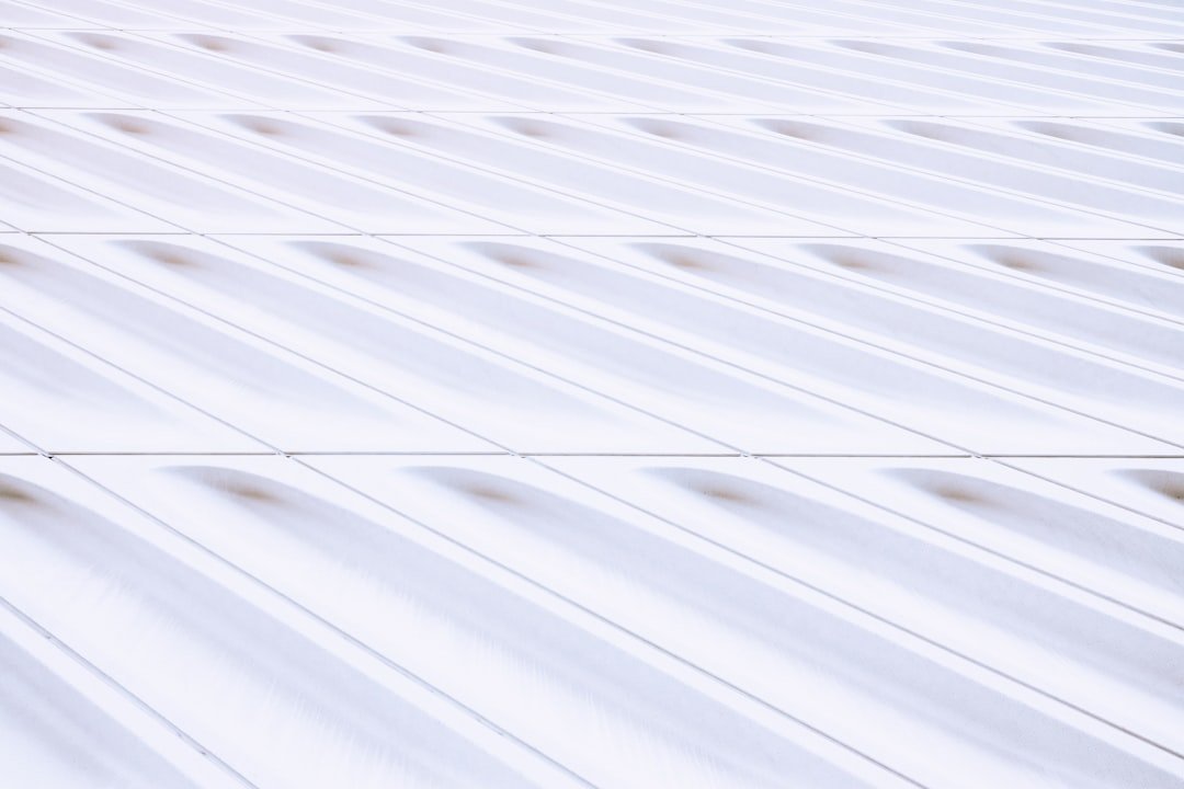 toiture en amiante : découvrez les risques, les réglementations et les solutions pour remplacer ou rénover votre couverture en toute sécurité.