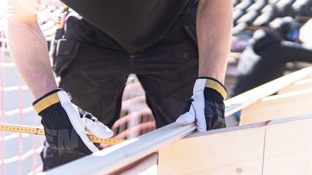découvrez le coût de construction d'un toit plat, incluant matériaux, main-d'œuvre et conseils pour optimiser votre budget.