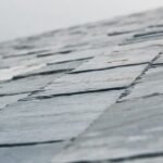 découvrez la durée de vie d'un toit en ardoise, ses avantages en termes de longévité et comment entretenir ce matériau naturel pour protéger votre maison efficacement.