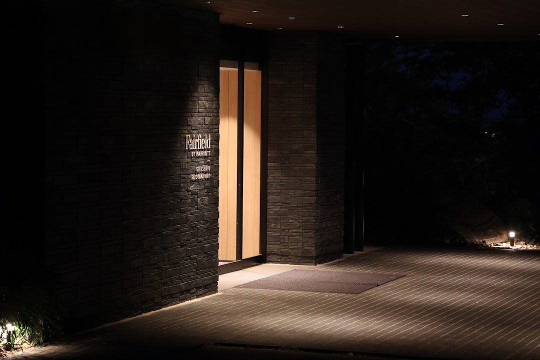 découvrez notre porte coulissante élégante et pratique, idéale pour optimiser l'espace tout en apportant une touche moderne à votre intérieur.