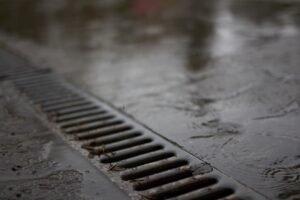 service professionnel de nettoyage de drains pour éliminer les obstructions et garantir un écoulement optimal de vos canalisations.