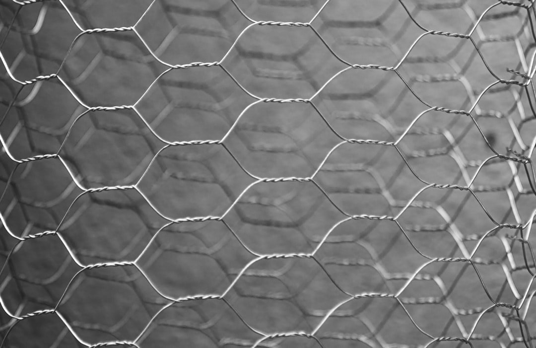 grille galvanisée durable et résistante à la corrosion, idéale pour des applications industrielles, architecturales et de construction.