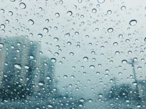 découvrez tout sur l'humidité : définition, impact sur la santé, conseils pour la réguler dans votre maison et prévenir les problèmes liés à l'excès d'humidité.