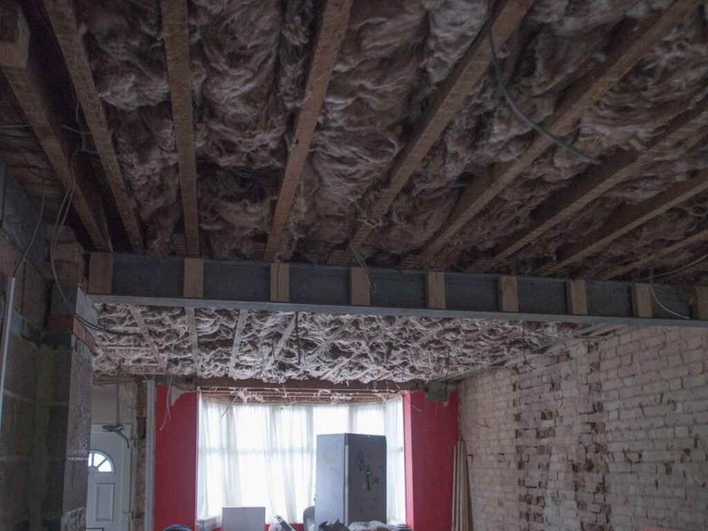 découvrez nos solutions d'isolation performantes pour améliorer le confort thermique de votre logement et réduire vos dépenses énergétiques.