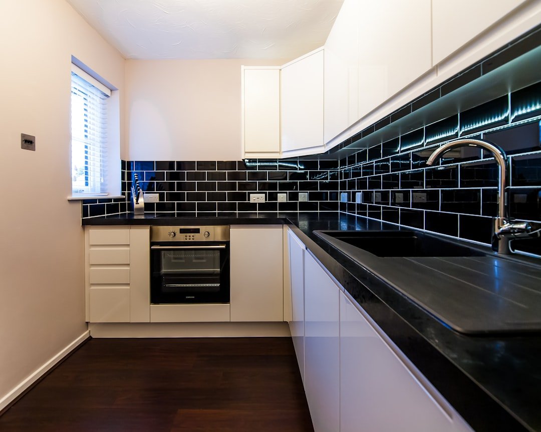 découvrez comment transformer votre cuisine avec notre guide complet de rénovation. astuces, conseils et idées pour une cuisine moderne et fonctionnelle.