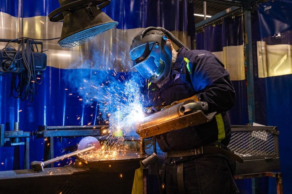 fabricant de rideaux métalliques de haute qualité pour une protection optimale et une installation sur mesure. solutions durables et sécurisées pour tous types de bâtiments.