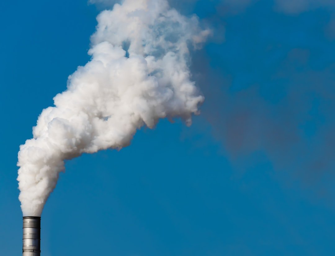 élimination des odeurs de fumée : solutions efficaces pour assainir l'air et retrouver un environnement frais et agréable.