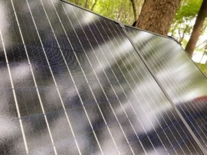 découvrez la densité de puissance des panneaux solaires, un critère essentiel pour évaluer leur efficacité et optimiser la production d'énergie renouvelable.