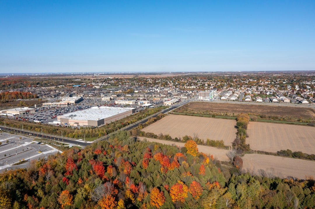 découvrez les prix au mètre carré des terrains industriels, analysez les tendances du marché immobilier industriel pour optimiser vos investissements.