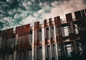 découvrez nos solutions de bardage métallique alliant durabilité et design moderne pour protéger et embellir vos façades.