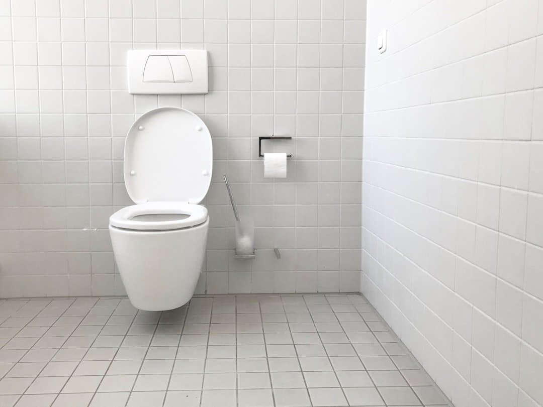 réparation de fuites de toilettes rapide et efficace pour éviter le gaspillage d'eau et les dégâts dans votre maison.