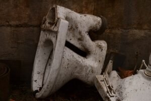 réparation de fuite de toilette rapide et efficace pour éviter le gaspillage d'eau et les dégâts d'humidité.
