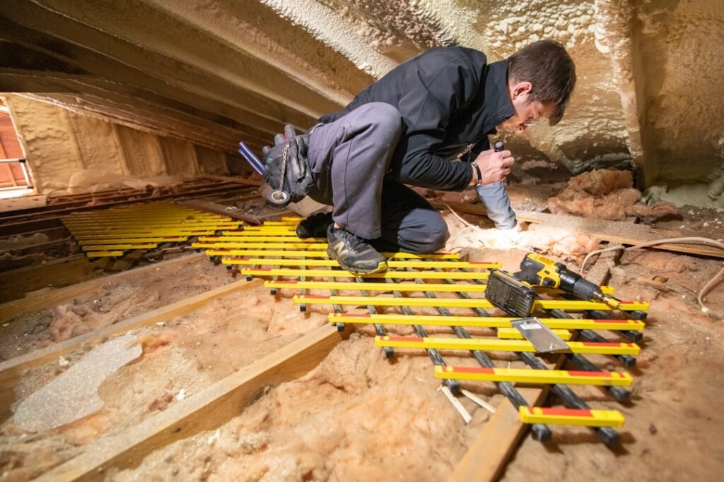 isolation des combles : améliorez le confort thermique de votre maison et réduisez vos factures d'énergie grâce à une isolation efficace des combles.