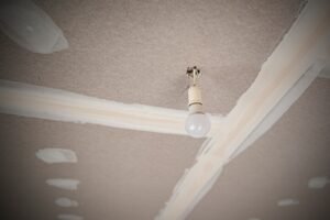 découvrez l'importance des solives de plafond dans la structure de votre maison et comment les choisir pour assurer solidité et durabilité.