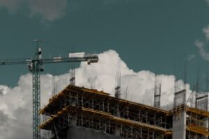 construction démontable : solutions modulaires et écologiques pour des bâtiments flexibles, rapides à monter et à démonter.