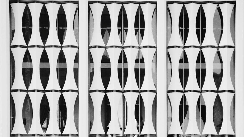 découvrez nos grilles extensibles, idéales pour sécuriser vos espaces tout en s'adaptant facilement à différentes dimensions. élégantes et pratiques, elles offrent une protection optimale.