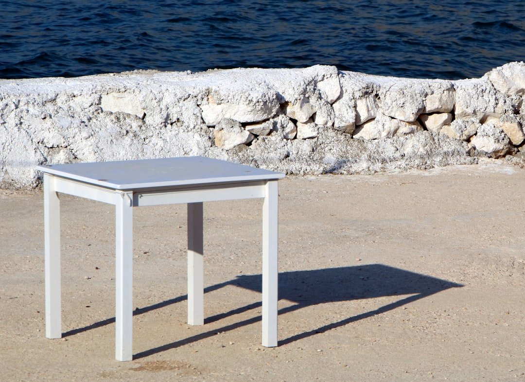 découvrez la hauteur idéale pour une table debout afin d'améliorer votre confort et votre posture au travail.