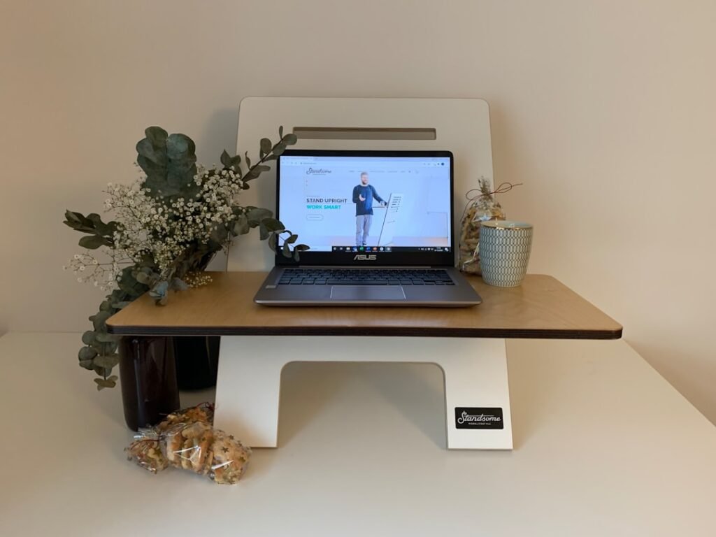 découvrez la hauteur idéale pour une table debout afin d'optimiser votre confort et votre posture au travail.