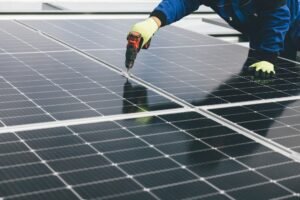schéma d'installation de panneaux solaires : guide illustré pour comprendre les étapes et les composants essentiels à la mise en place efficace d'un système solaire.