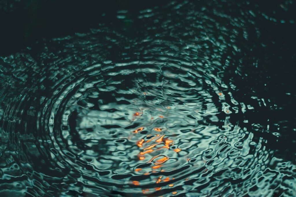 découvrez les causes, les risques et les solutions pour l'infiltration d'eau afin de protéger votre maison des dommages liés à l'humidité.