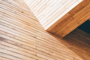 revêtez votre maison avec un bardage en bois de qualité, alliant esthétisme naturel et durabilité pour une décoration extérieure chaleureuse et résistante.