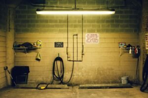 réparation de câble de porte de garage rapide et fiable par des experts qualifiés. service professionnel pour assurer le bon fonctionnement de votre porte de garage.
