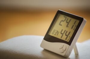 découvrez tout ce qu'il faut savoir sur l'humidité : définition, causes, effets sur la santé et conseils pour la réguler chez vous.