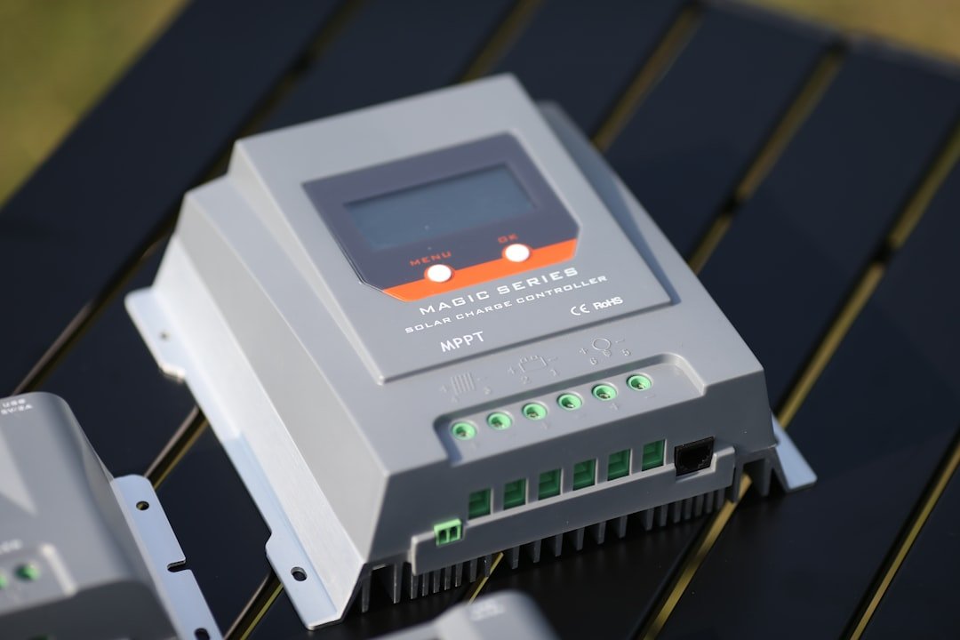 découvrez les micro-onduleurs, des dispositifs innovants pour optimiser la conversion d'énergie solaire à chaque panneau, améliorant l'efficacité et la fiabilité de votre installation photovoltaïque.