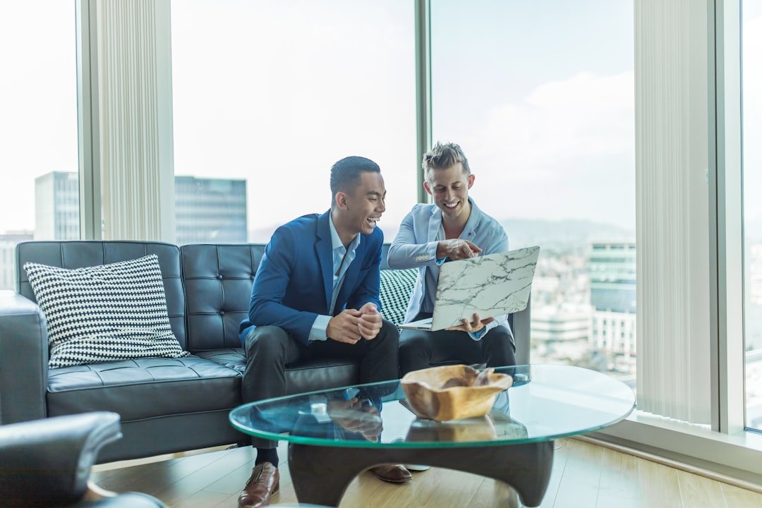 découvrez les meilleures stratégies et conseils pour réussir vos investissements immobiliers et maximiser votre rentabilité dans le secteur de l'immobilier.