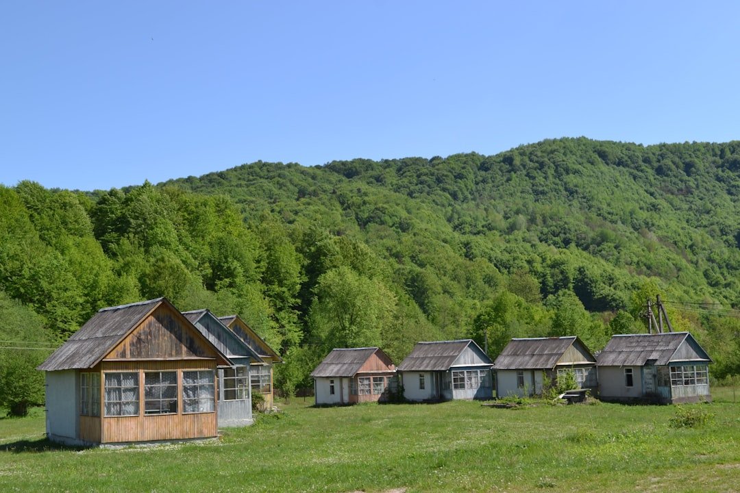 découvrez notre maison en bois alliant charme naturel et confort moderne, idéale pour une vie chaleureuse et écologique.